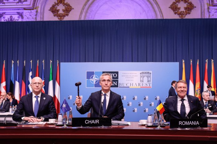 Reuniunea NATO de la București. Jens Stoltenberg: Nu vedem China ca un adversar